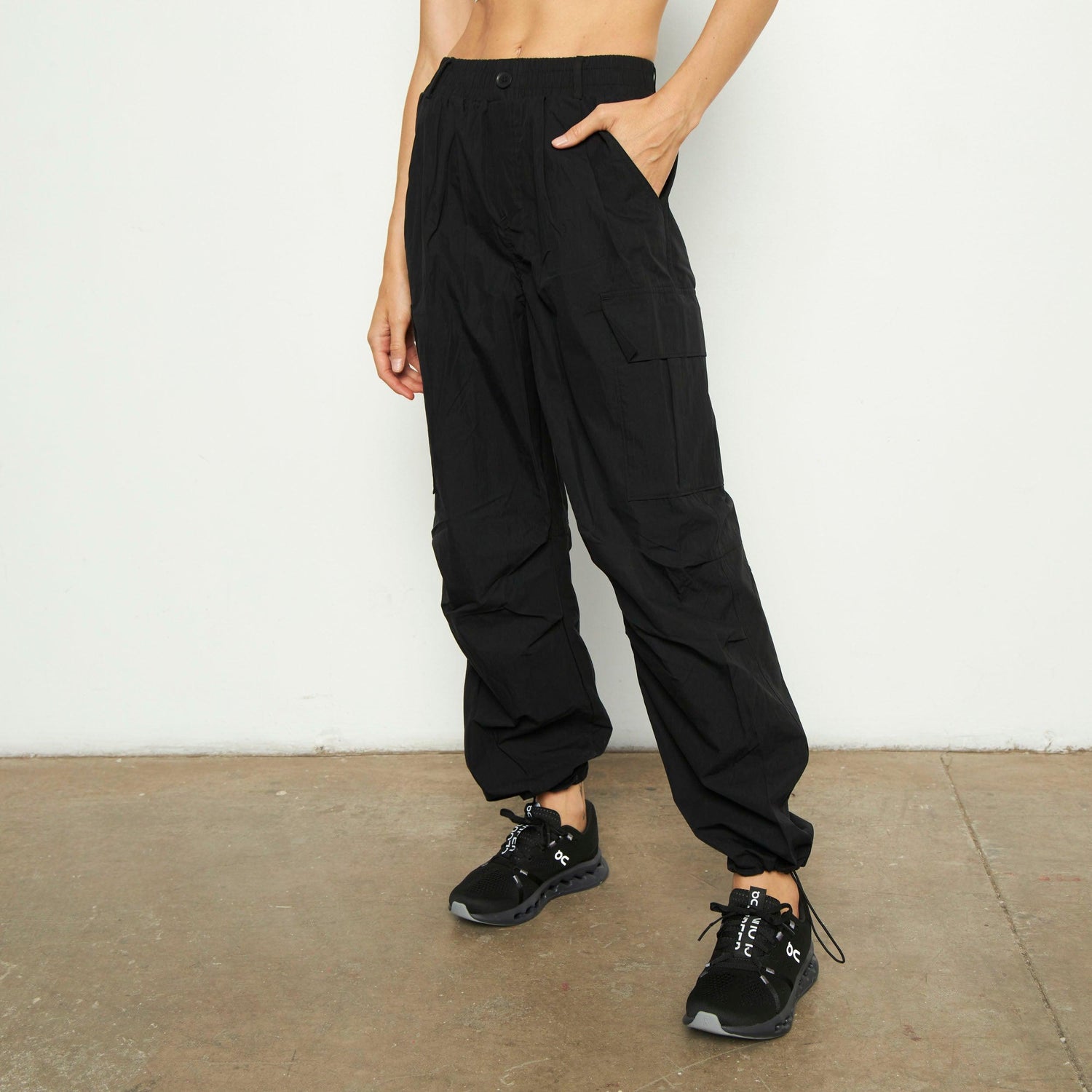 Pantalón Negro Parachute Oversize - Sweat Hard