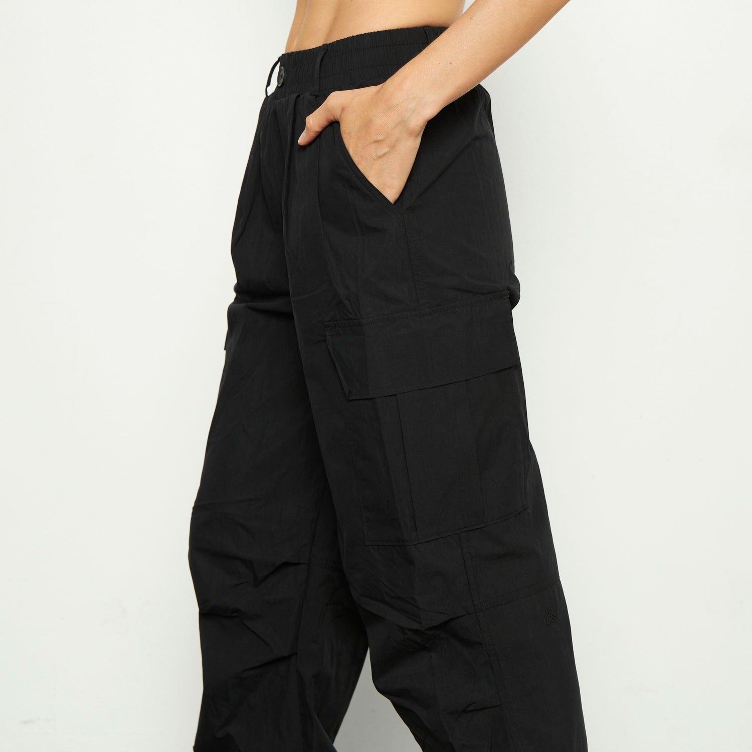 Pantalón Negro Parachute Oversize - Sweat Hard